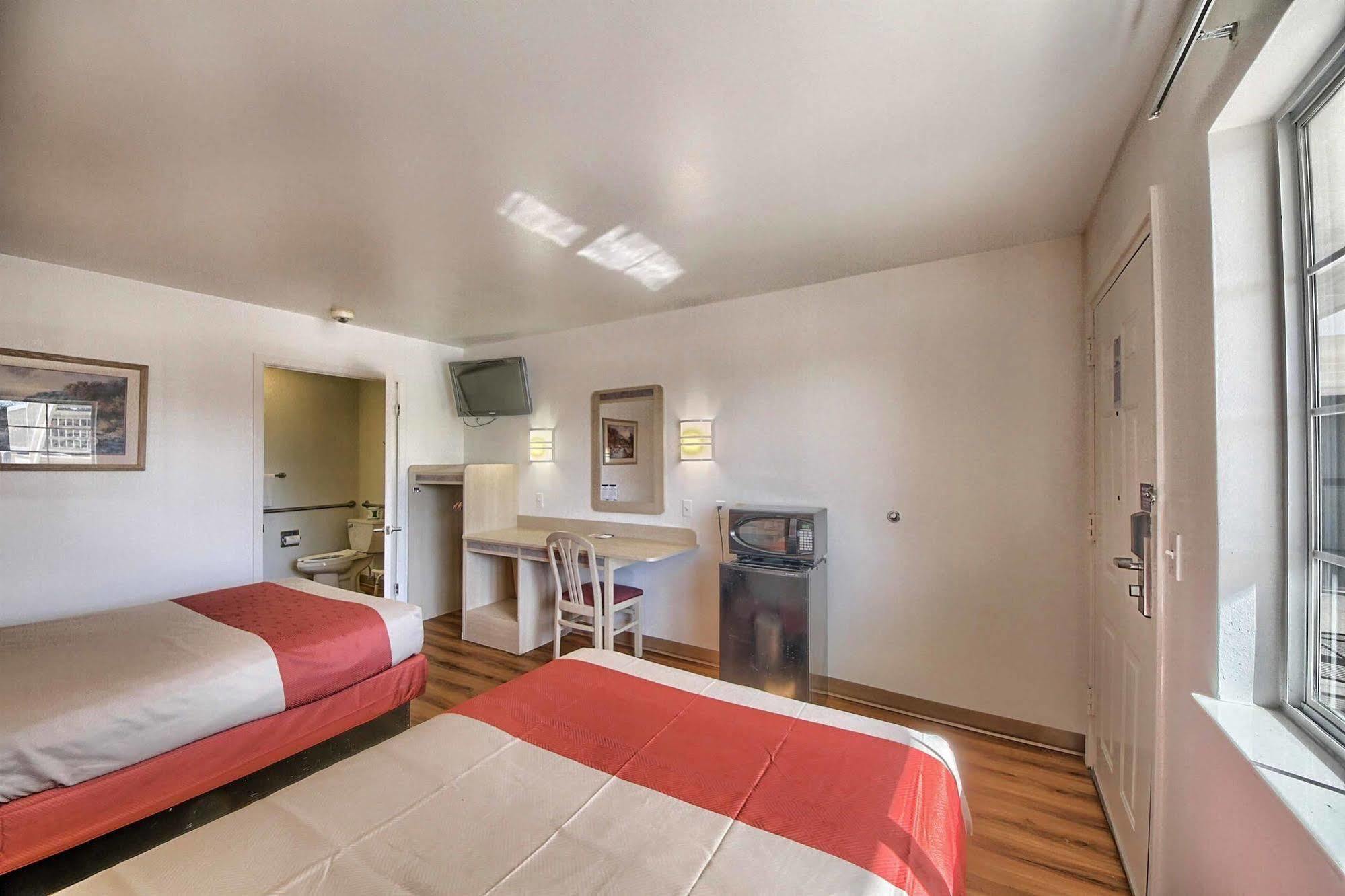 Hotel 6-kerrville, Tx